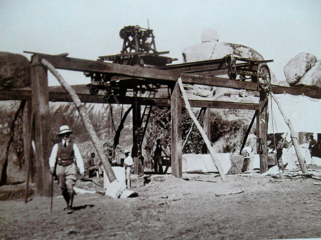 7 Patterson ante el puente durante su construccion-baja