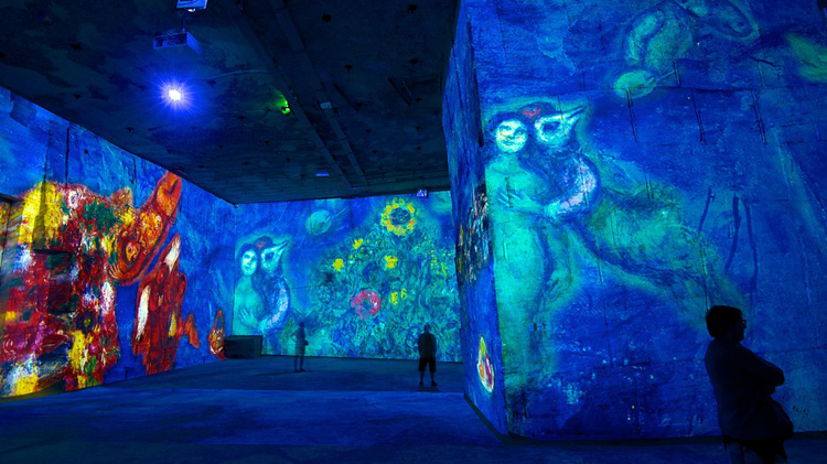 Espectadores "inmersos" en un audiovisual sobre Chagall