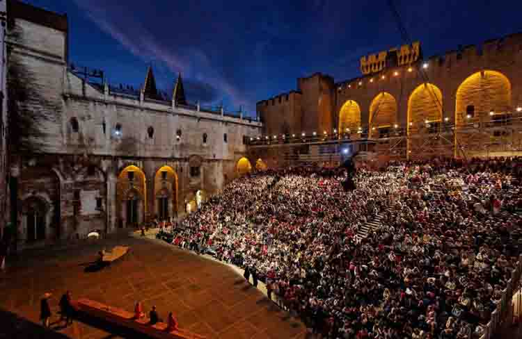 Courtyard of the Palace of the Popes in a last edition of the Festival of Avignon