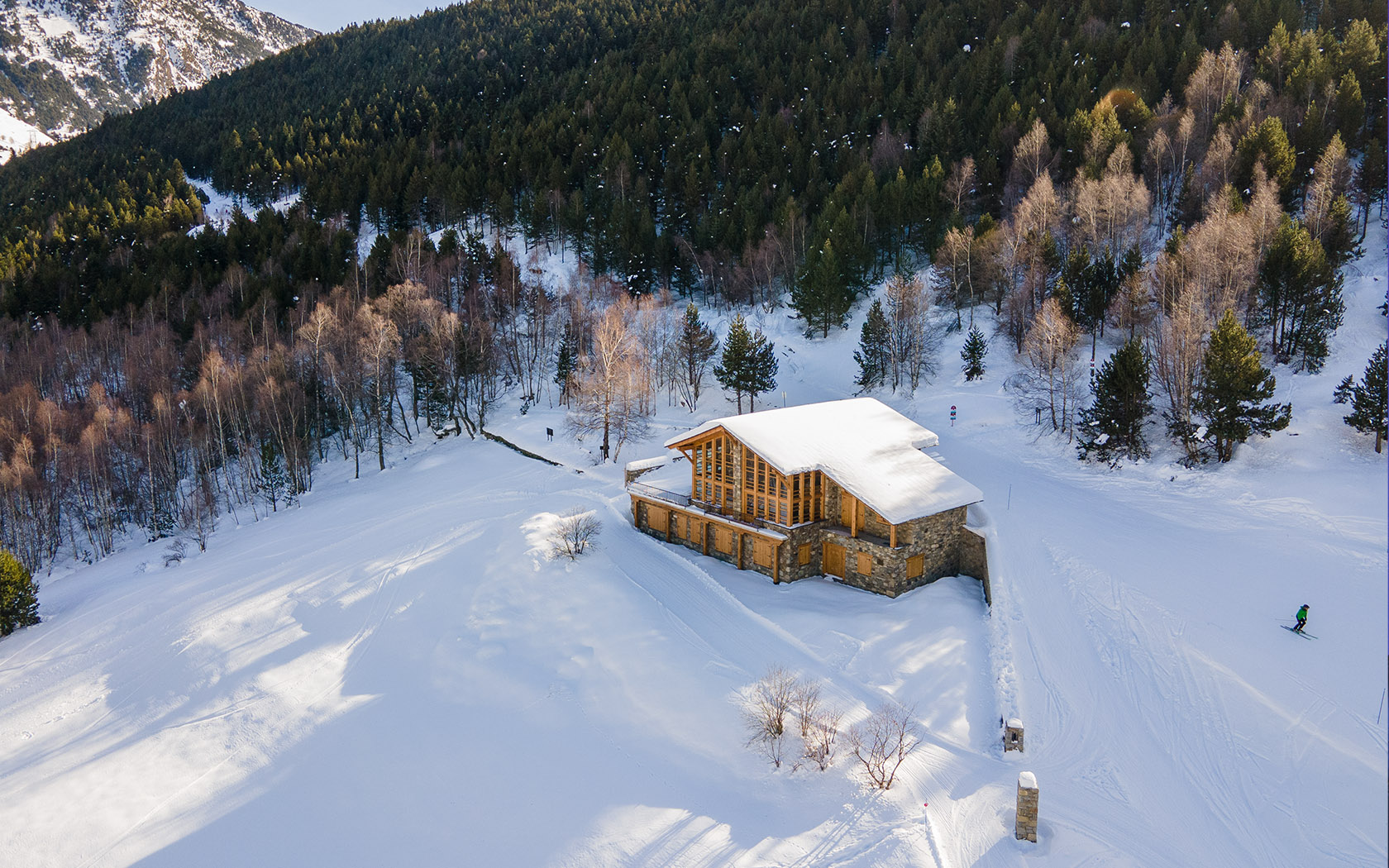 Lodge-Hermitage-Mountain-Andorra-borda-Calbo-Magazinehorse