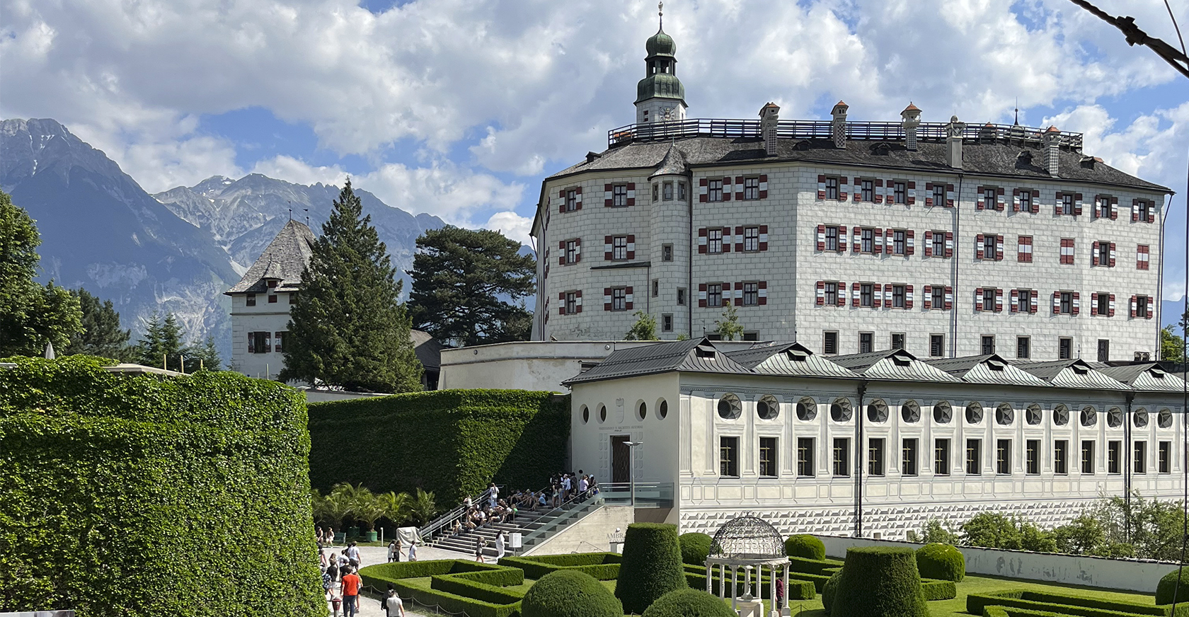 Castillo-de-ambras-Innsbruck-Magazinehorse